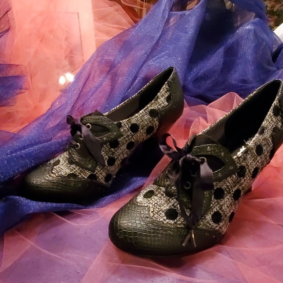 WOW....Ruby Shoo........from England - Picture 2 of 7